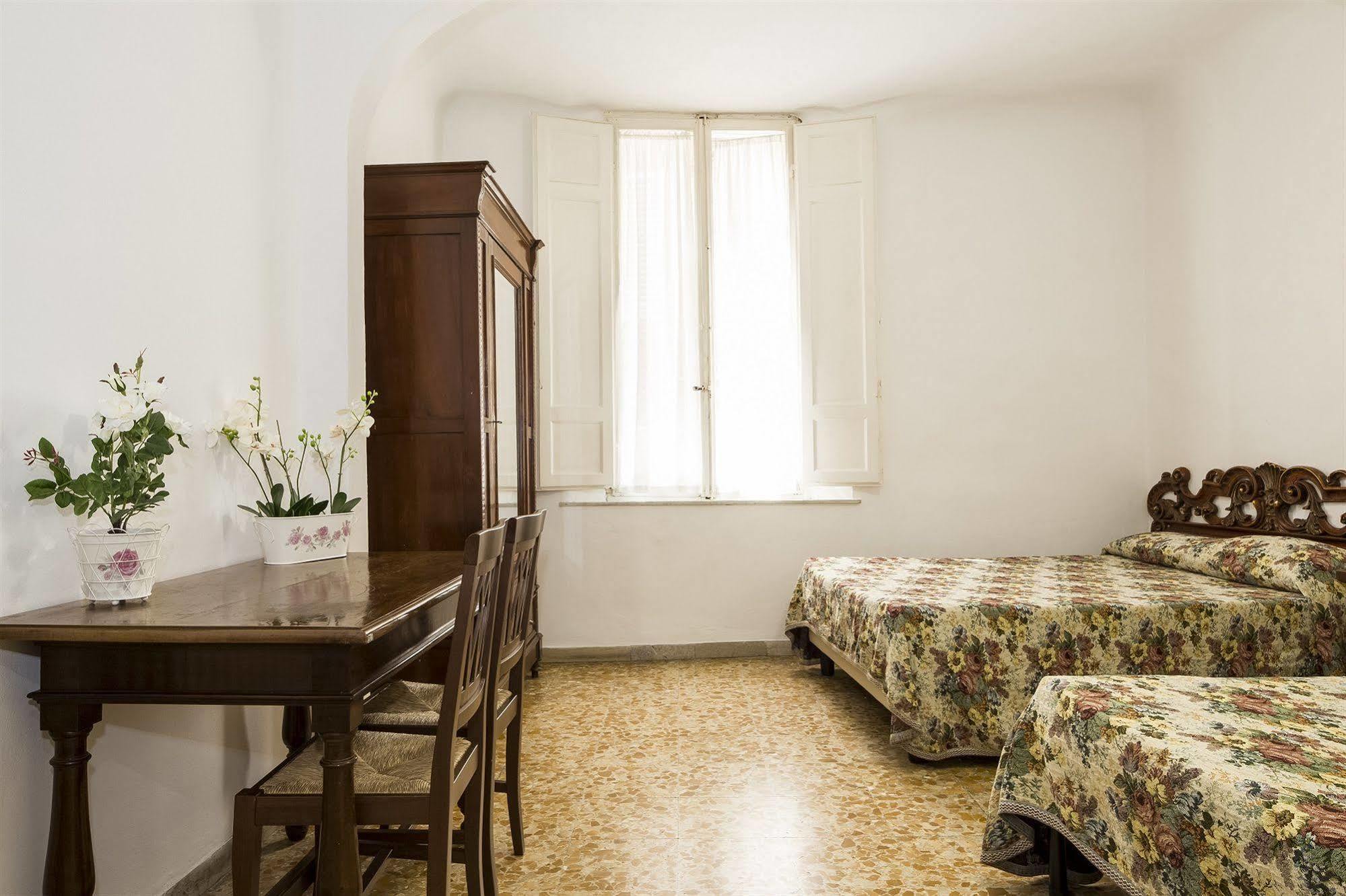 Albergo Tre Donzelle Siena Luaran gambar